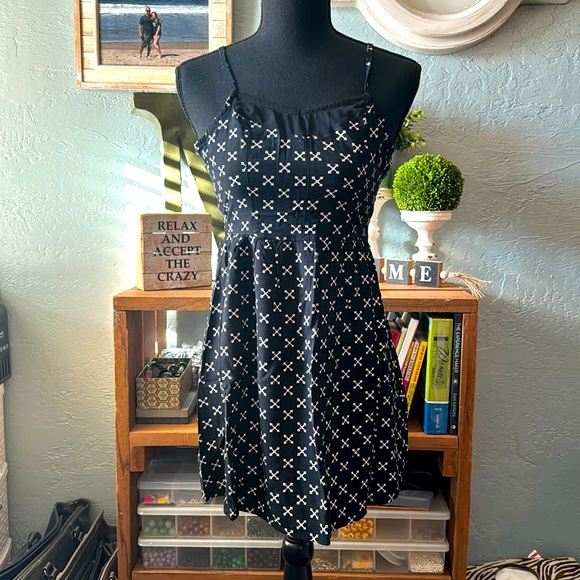 Size 2 divided H&M sundress (616) - Picture 1 of 1